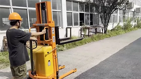 Semi-Electric Aerial Order Picker