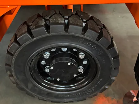  Non-marking tires